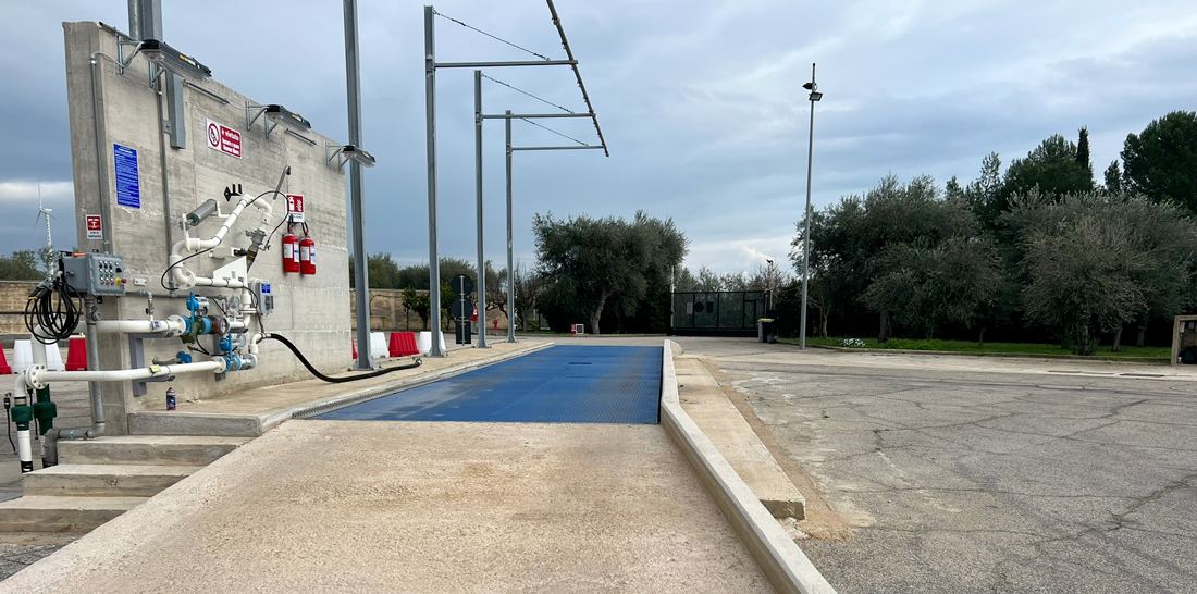 Area di carico del deposito di Bitritto con pesa e impianti di travaso